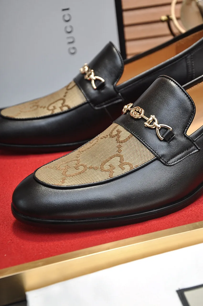 Men's shoes💰500💶Italy's top luxury men's shoe giant (GUCCI) (Gucci) (full cowhide lining) new arrival🍃Original European style🔰 Pleasant to the eye😍In order to make the shoes more durable and non-deformable🌀The production continues to follow traditional methods but there is still no lack of innovation💪Choose original sheepskin for the leather♻️ Smooth and natural And extra bright ⭐Made of imported cowhide, the first choice of rich people 38-45 (45 customized)
